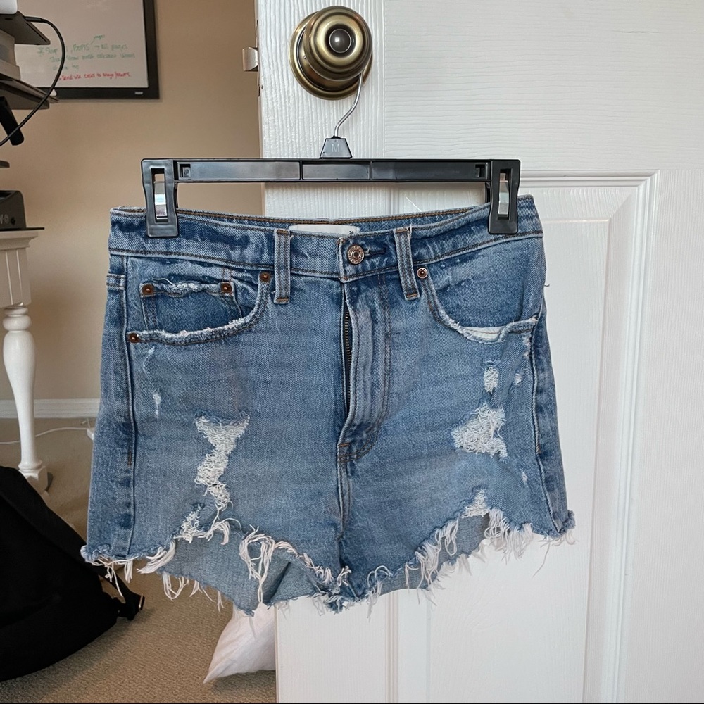 Abercrombie high rise mom short